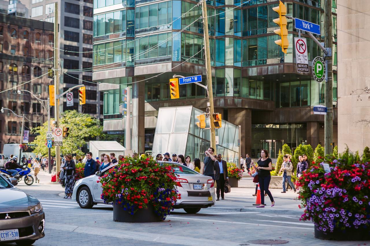 Cityscape Condo In Fort York Toronto Bagian luar foto